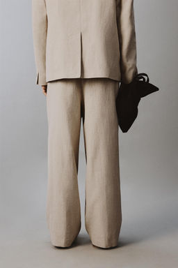 PANTAL?N PLIEGUES TRAJE RELAXED FIT / Beige claro