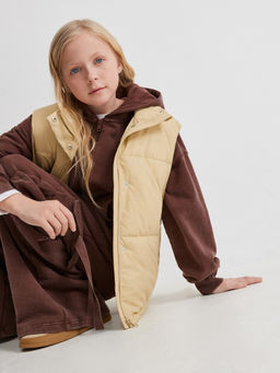 ACOOLA / Жилет (утепленный) детский для девочек Ledum бежевый