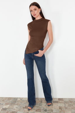Kahverengi Dik Yaka Buzgu/Drape Detayl? Fitted/Vucuda Oturan Asimetrik Orme Bluz TWOSS24BZ00534