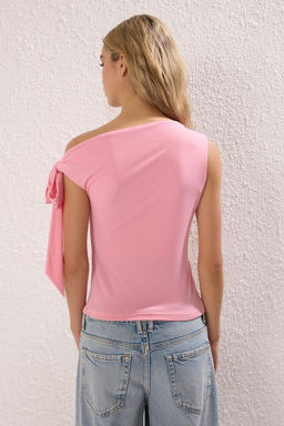 Pembe Asimetrik Yaka Baglama Detayl? Esnek Orme Bluz TWOSS25BZ00400