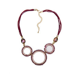 Ожерелье с подвеской в виде трех золотистых кругов