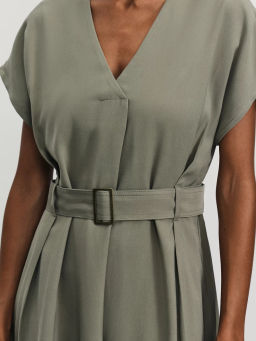 Приталенное платье из вискозы с ремнем / Zarina  фото 7