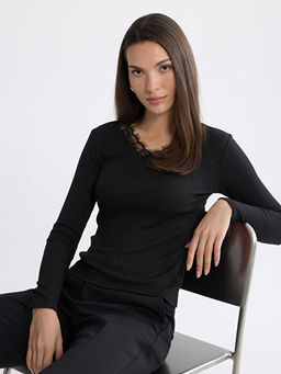 V Yaka Dantel Detayl? Bluz