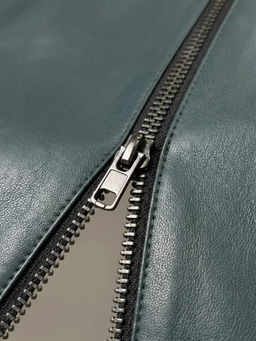 Юбка короткая из эко-кожи с молниями OD-1004-2, зеленая