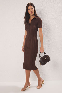 TRENDYOLMILLA Lacivert Maxi Triko Polo Yaka Elbise TWOSS24EL00282 фото 27