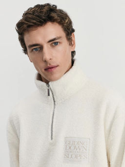 Толстовка relax fit с нашивкой / Zarina