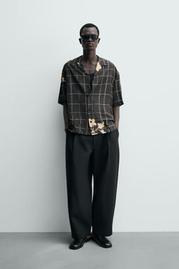 CAMISA FLUIDA ESTAMPADO COMBINADO / Gris oscuro