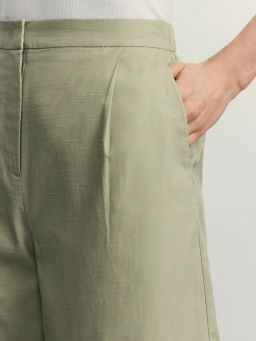 Шорты-бермуды с защипами / Zarina  фото 7