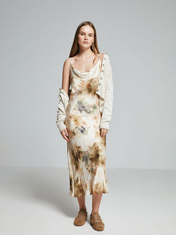 D?k?ml? Yaka Ask?l? Batik Desenli Saten Elbise