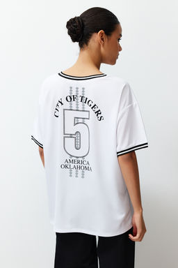 TRENDYOLMILLA Pembe Slogan Bask?l? Oversize/Genis Kesim V Yaka Orme T-Shirt TWOSS24TS00112 фото 7