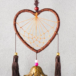 Музыка ветра с ловцом снов Сердце с кисточками, 4 колокольчика, d=10.5 см, длина 40 см