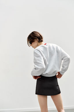 SUDADERA FELPA B?SICA / Gris vigor?