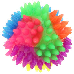 Пэт тойс (Pet toys) Игрушка для кошки Мяч с шипами д6см h6см, ПВХ, светящаяся, радужный, на картоне (Китай)