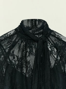 Блузка из кружева с бантом / Zarina