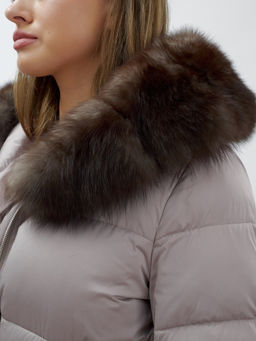 с мехом песец люкс класса Пальто зимние Бренд Visdeer, бежевого цвета  фото 15