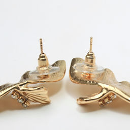 Серьги со стразами Бантики крылья, белые в золоте - Qf фото 2