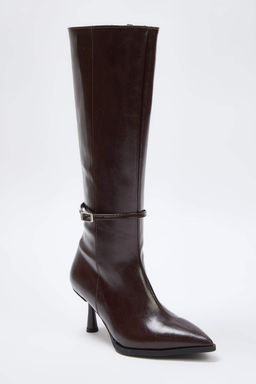 Siyah Bant Toka Detayl? Sivri Burun Ince Topuklu Cizme
TAKAW26CZ00011 - Trendyolmilla фото 12