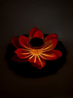 Садовый светильник для водоемов 28 х 28 х 9 см на солнечной бат-е "Лотос" красный N008