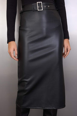 Siyah Duz Kemerli Bodycone/Vucuda Oturan Midi Suni Deri Orme Elbise TWOAW26EL00041