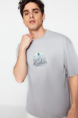 TRENDYOL MAN Kahverengi Oversize/Genis Kesim Manzara-Yaz? Bask?l? %100 Pamuklu T-Shirt TMNSS23TS00206 - Trendyolmilla фото 4