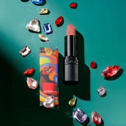 Увлажняющая матовая губная помада Ultra Colour