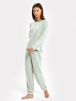 Комплект женский (джемпер, брюки) в зеленом оттенке