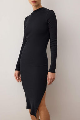 Siyah Vucuda Oturan Y?rtmacl? Bisiklet Yaka Midi Fitilli Esnek Orme Kalem Elbise TWOAW21EL0135