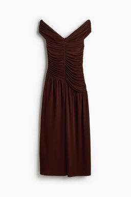 Vestido off-the-shoulder en punto drapeado