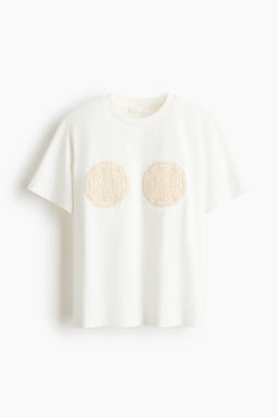 Camiseta con motivos bordados