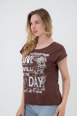 Футболка женская со спущенным плечом из кулирки Лира шоколад с принтом Love - Амадэль фото 2