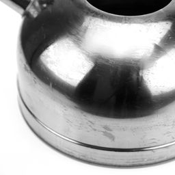 "Студентка" Чайник из нержавеющей стали 3,5л со свистком, ручка бакелитовая, в коробке (Китай) ДОПУСКАЮТСЯ незначительные дефекты: потертости, пятна, царапины. Товар возврату и обмену не подлежит.