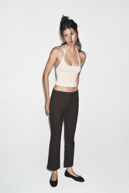 SEAMLESS HALTER TOP