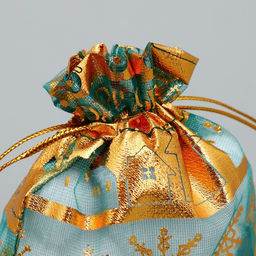 Цена за 20 шт. Мешочек подарочный органза Золотые снежинки, 10 х 12 см +/- 1.5 см - Дарите счастье фото 3