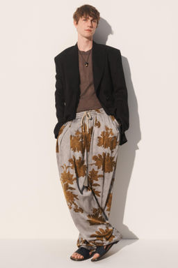 PANTAL?N FLUIDO RELAXED FIT / Estampado