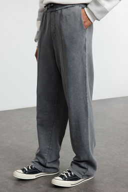 TRENDYOL MAN Antrasit Wide Leg Nervurlu Eskitme/Soluk Efektli Basic Esofman Alt? TMNAW25EA00007