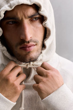 RELAXED FIT HOODIE