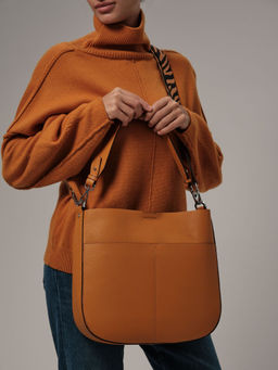 Сумка кожаная на плечо Azaro 30868 оранжевый карандаш