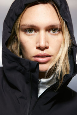 Chubasquero unisex en StormMove - H&m фото 2