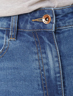 Джинсы классические с декоративной стиркой из эластичного денима