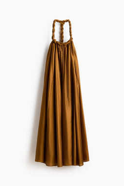 Vestido con detalle trenzado