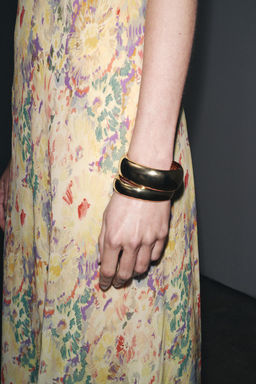 PACK OF METAL BRACELETS