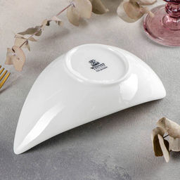 Блюдо фарфоровое овальное Wilmax, 19.5×11 см, белое