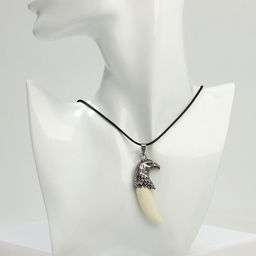 Кулон «Коготь орла», белый в серебре на чёрном шнурке, 45 см