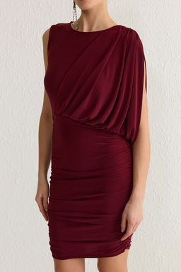 TRENDYOLMILLA Bordo Vucuda Oturan Orme S?k K?sa Elbise TPRSS25EL00029