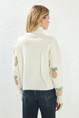 TRENDYOLMILLA Ekru Yumusak Dokulu Kiraz Desenli V Yaka Triko H?rka TWOAW25HI00377  фото 5