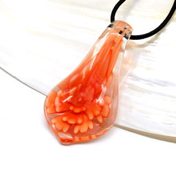Подвеска с цветком из муранского стекла 32*58мм цв.оранжевый