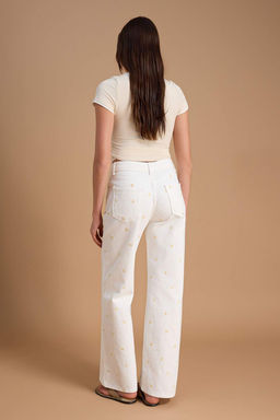 Beyaz Yuksek Bel Wide Leg Cicek Nak?sl? %100 Pamuklu Jeans TWOSS26JE00226 - Trendyolmilla фото 7