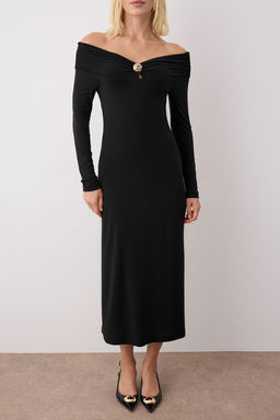 Siyah Aksesuar Detayl? Ac?k Omuzlu Bodycon Maxi Esnek Orme Elbise TWOAW26EL00166 - Trendyolmilla фото 3