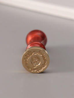 Печать для сургуча с пластиковой ручкой «Венок с буквой Q», 2.5×2.5×6.3 см