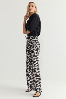 TRENDYOLMILLA Siyah Beli Lastikli Wide Leg/Genis Paca Batik Desenli Dokuma Pantolon TWOSS25PL00005  фото 3